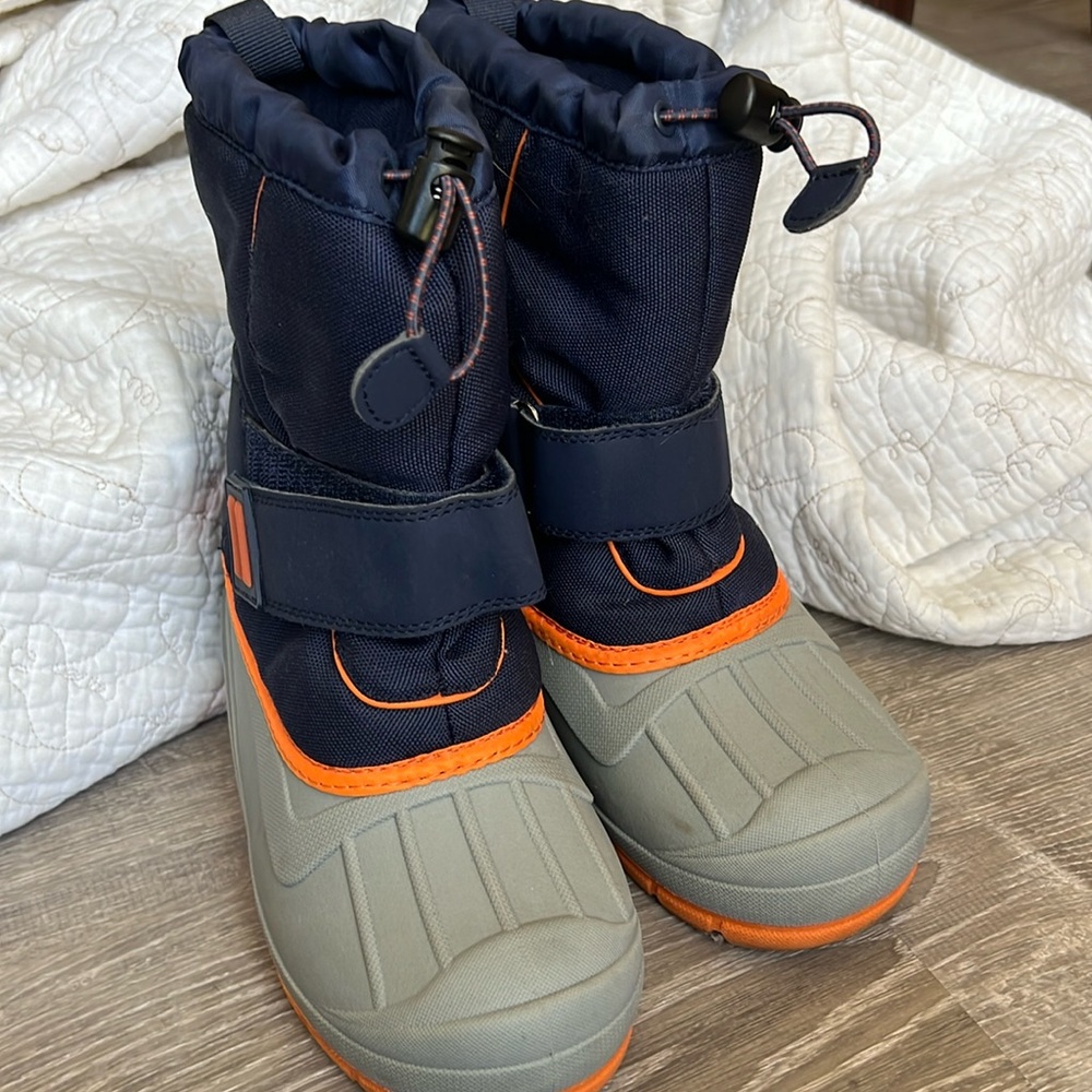 Kids snow boots size 1